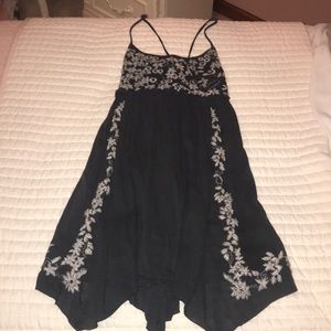 American Eagle grey mini dress w/ floral detail!
